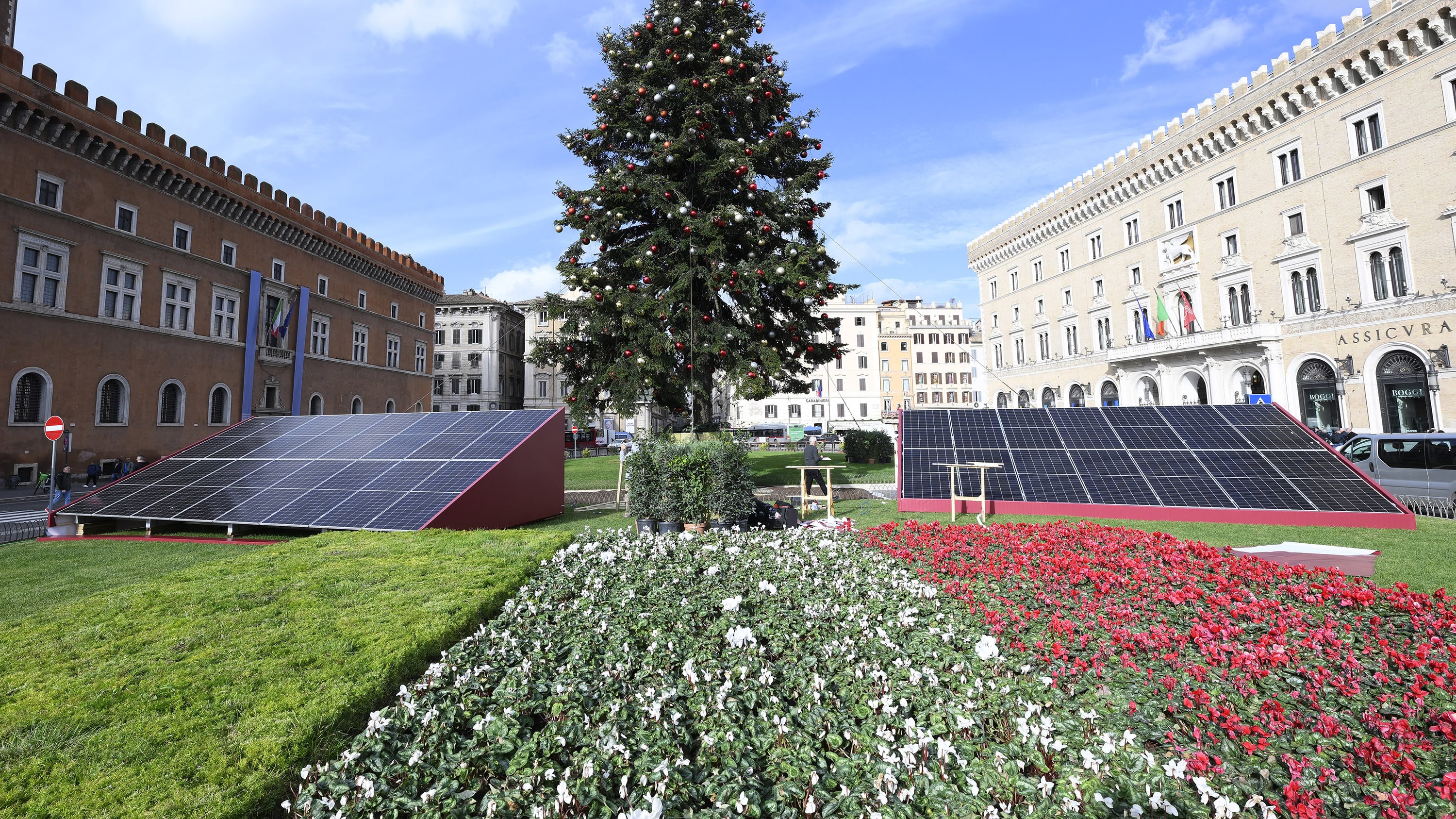 Roma, l’albero di Natale "trasloca" da Piazza Venezia: ecco perché