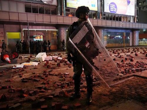 Hong Kong, scontri e violenze nella marcia di Capodanno