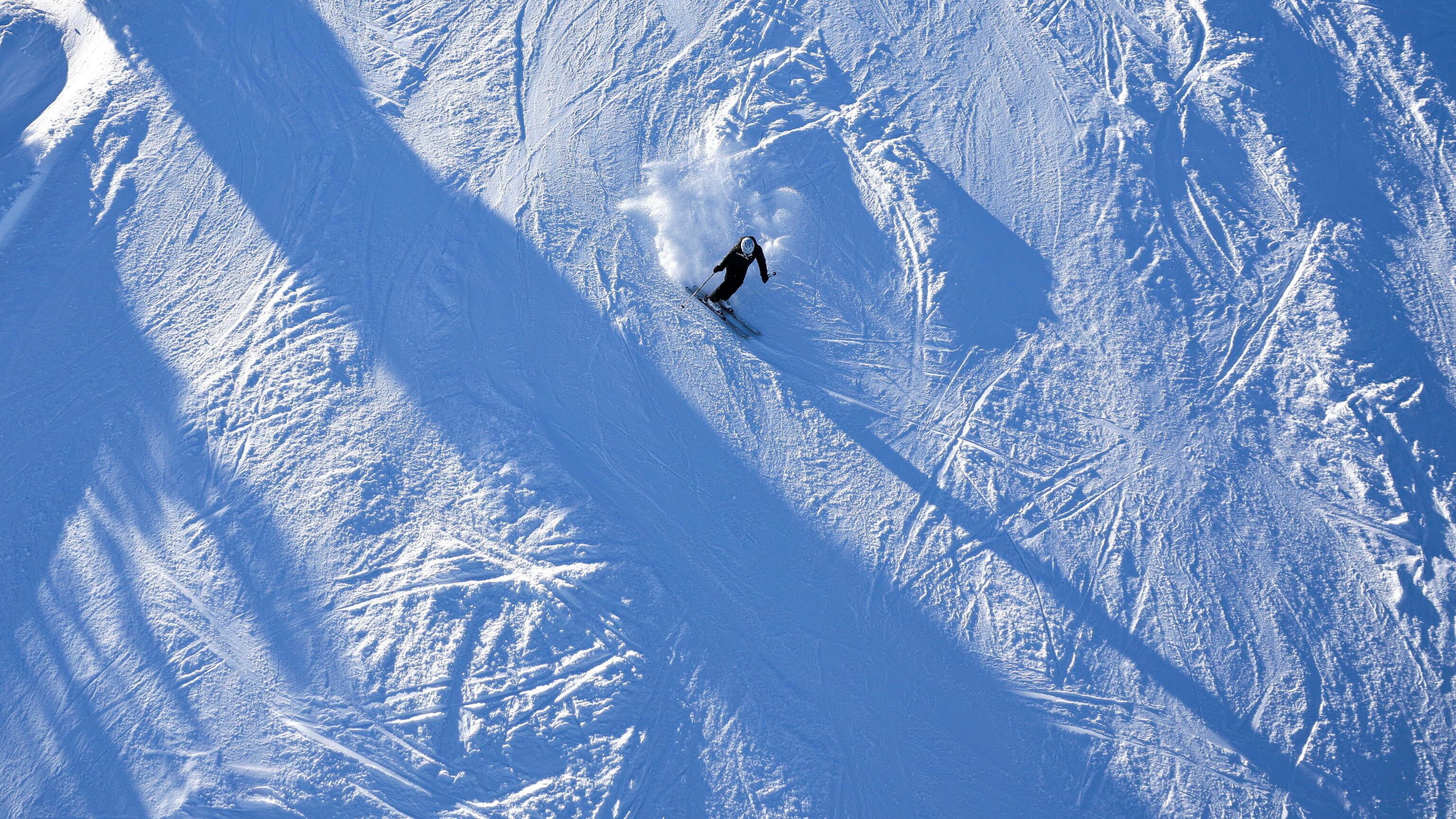 Disidratazione, ipotermia e febbre. Quali sono le consegenze di mangiare la neve