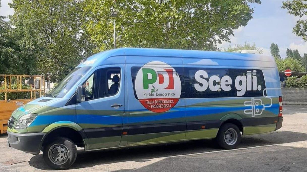 "Ammazza quanto è brutto". Calenda sfotte l'ultima trovata di Letta