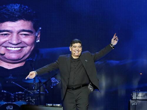 Maradona, cocktail fatale di cocaina e farmaci. L'ex compagno: "Iniziò con la droga già nell'81"