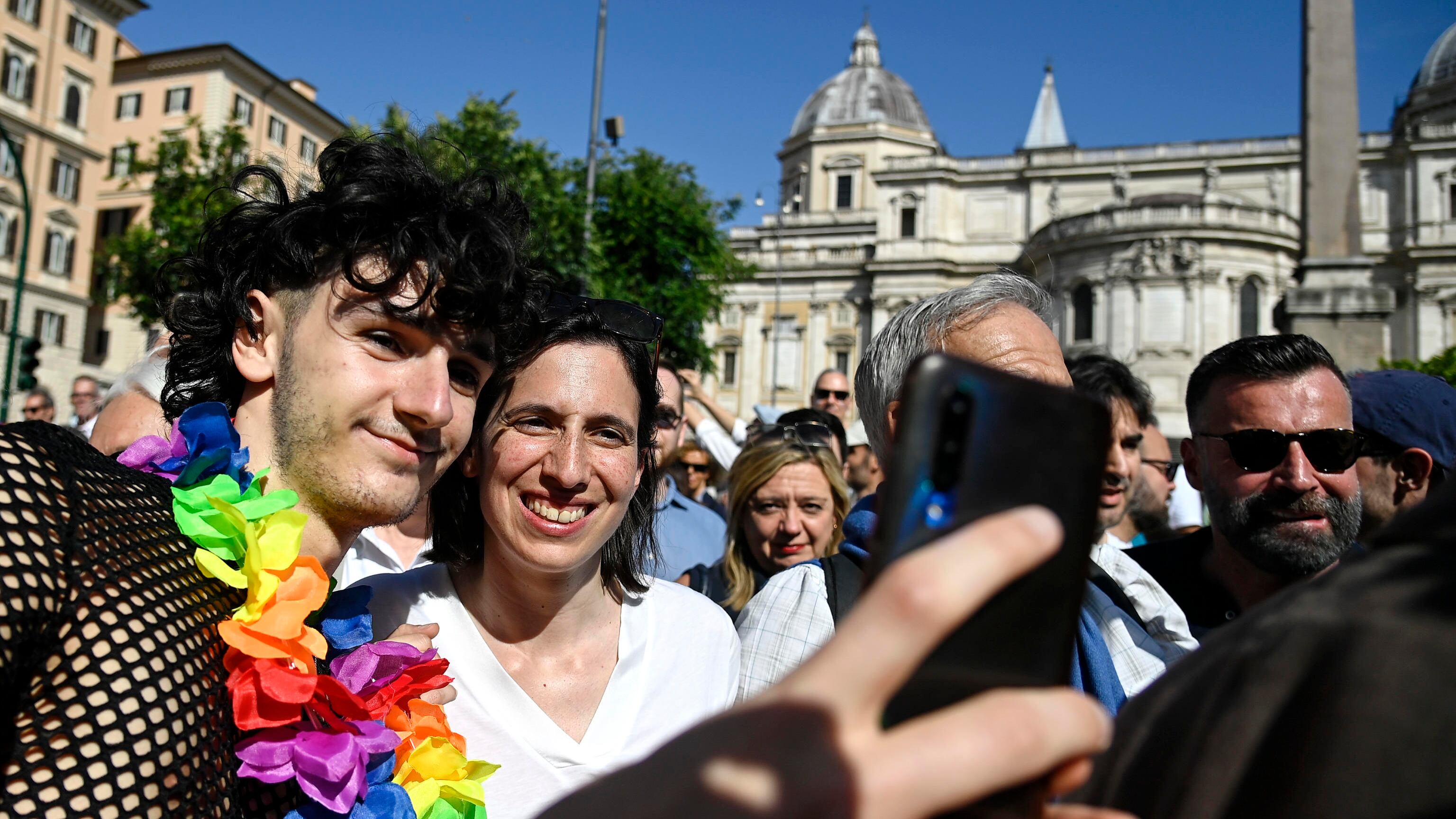 E il Gay Pride si traveste da resistenza al governo