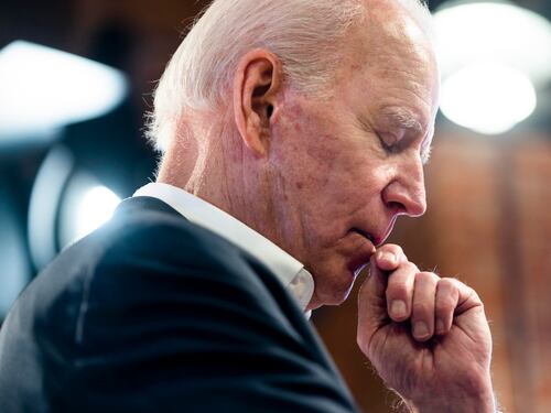 Duro affondo di Trump: "Biden figlio di p...ana"