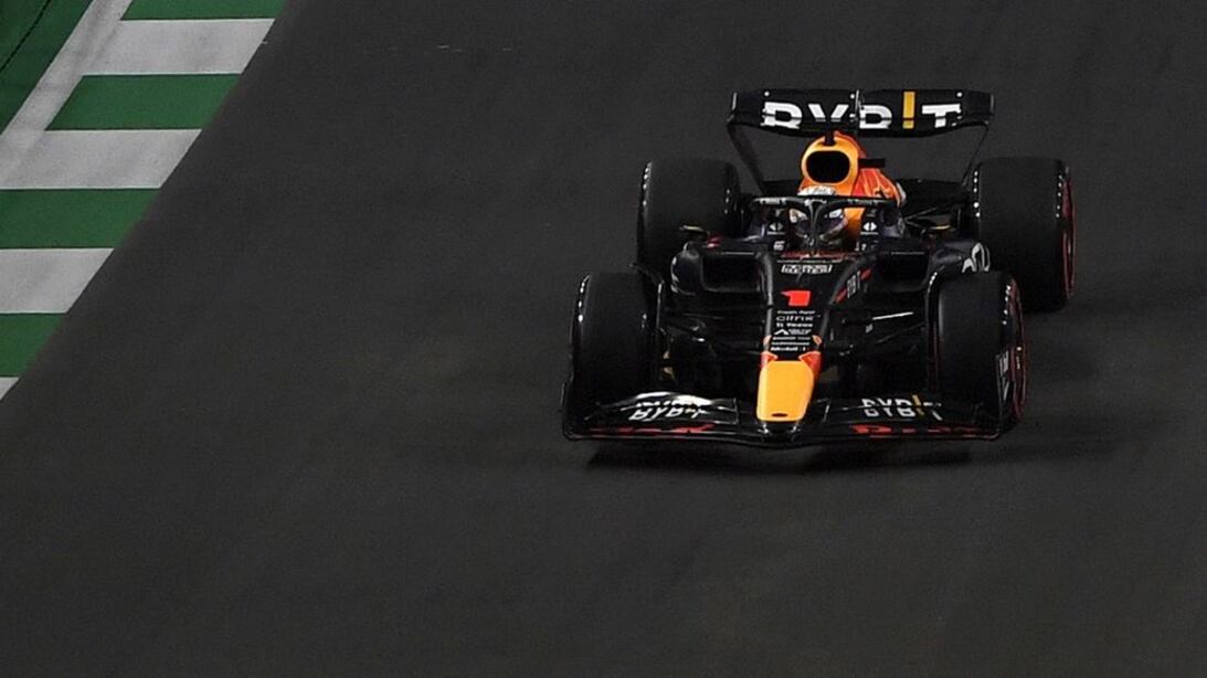 Gp Arabia Saudita: Verstappen vince su Leclerc e Sainz
