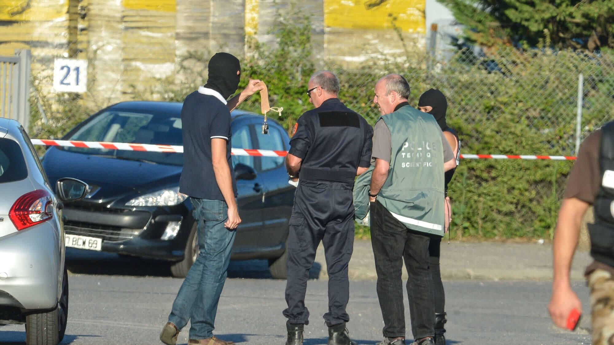Valls getta la spugna: "La Francia impari a convivere con la minaccia di attentati"