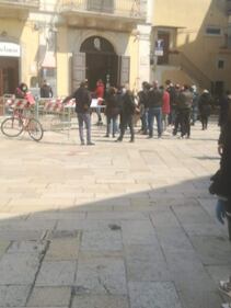 Nel Barese, la fila per ritirare i buoni spesa 2