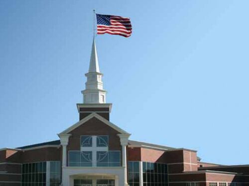Usa, chiesa in Florida avvisa: "Qui sono permesse le armi"