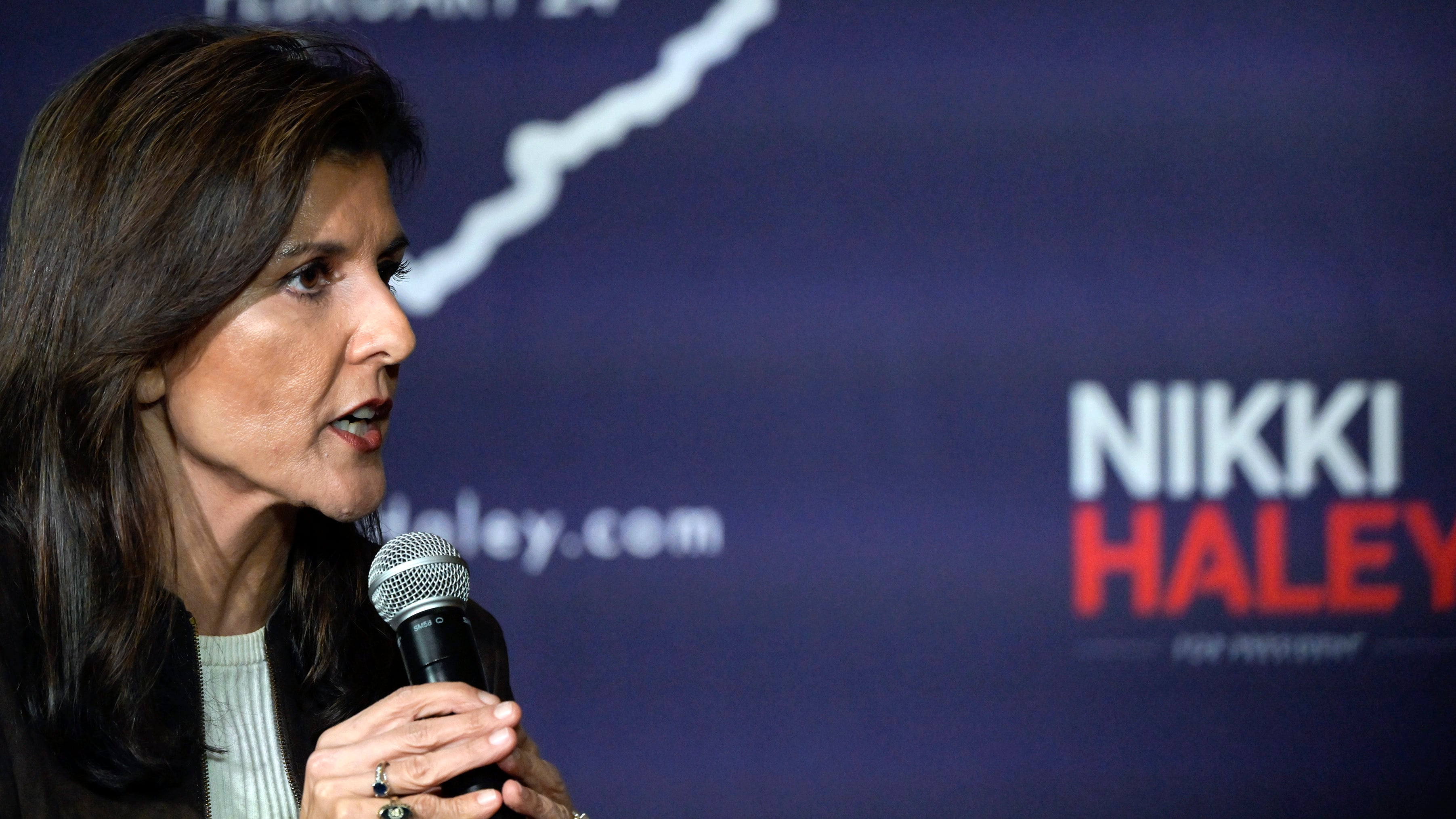 Nikki Haley annuncerà il ritiro dalle primarie. Silenzio sull'endorsement a Trump