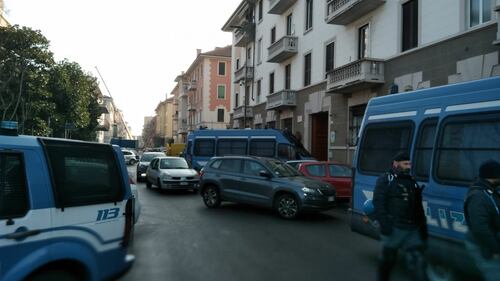 Perquisizioni e sgomberi della polizia in via Gola 7