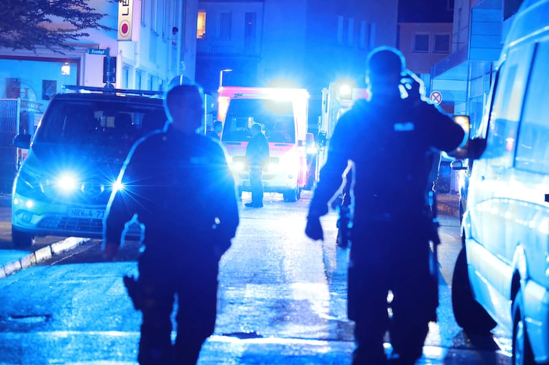 Attentato a Solingen, Germania: 3 morti e uomo in fuga 10