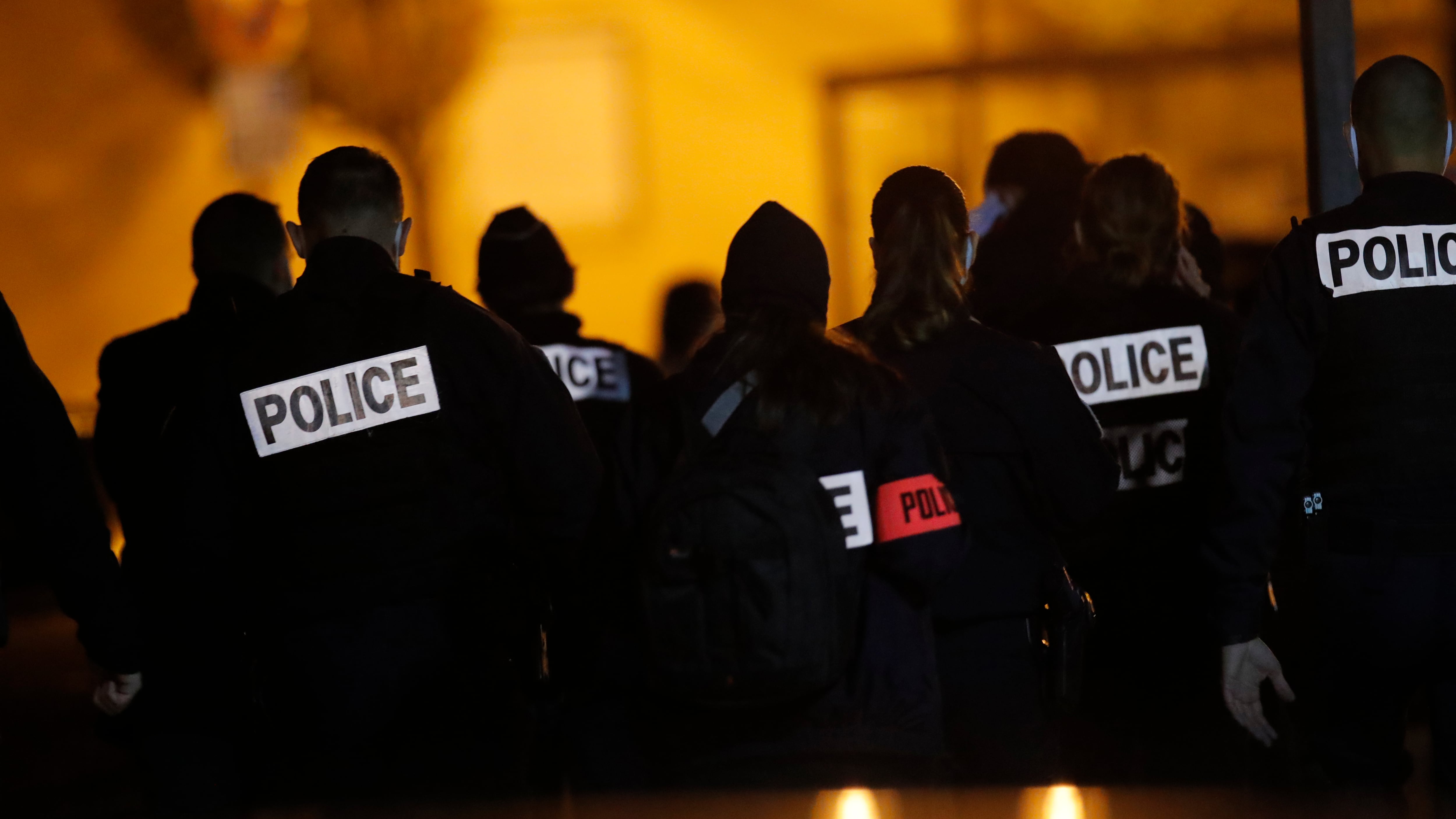 Francia, approvata legge sulla sicurezza: vietato diffondere foto polizia