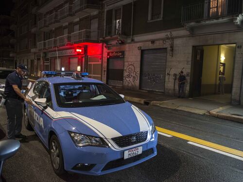 L’incredibile odissea in Europa di due auto della polizia italiana