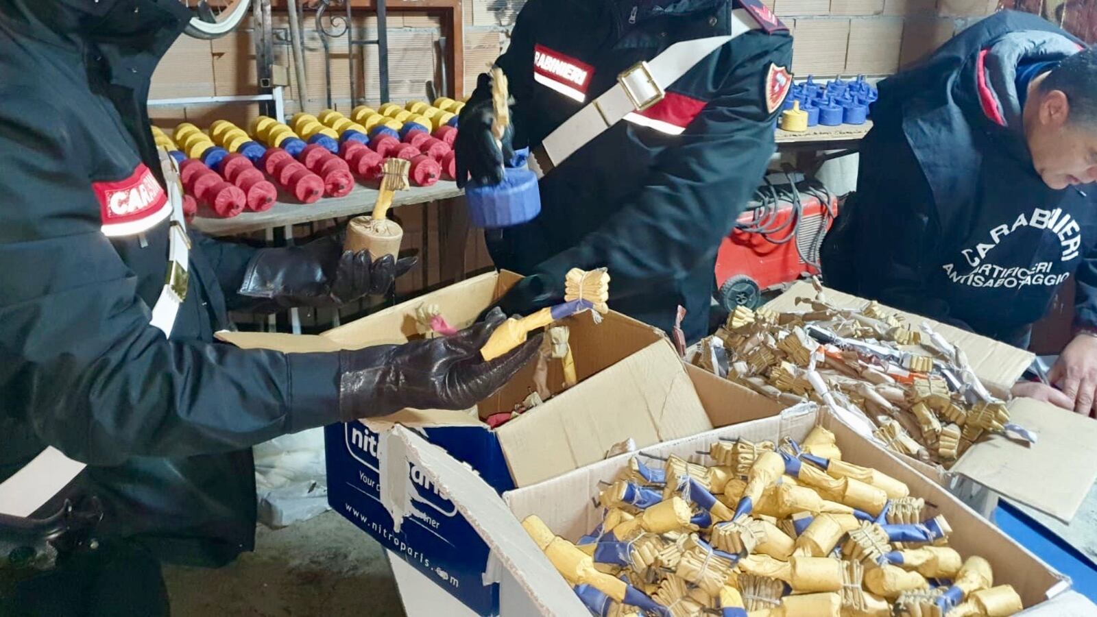 Ordigni esplosivi e droga in garage, arrestato