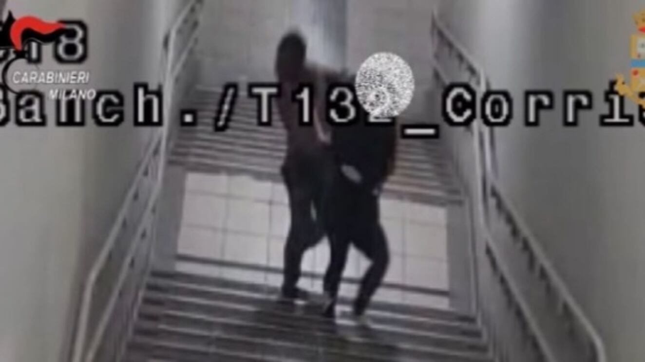 Paura in stazione: migrante tenta di stuprarla, lei lo ferma con lo spray