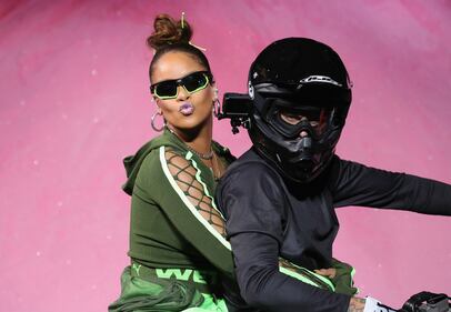 Rihanna sexy per la sua collezione 12