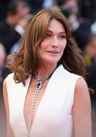 Carla Bruni e Bella Hadid 3