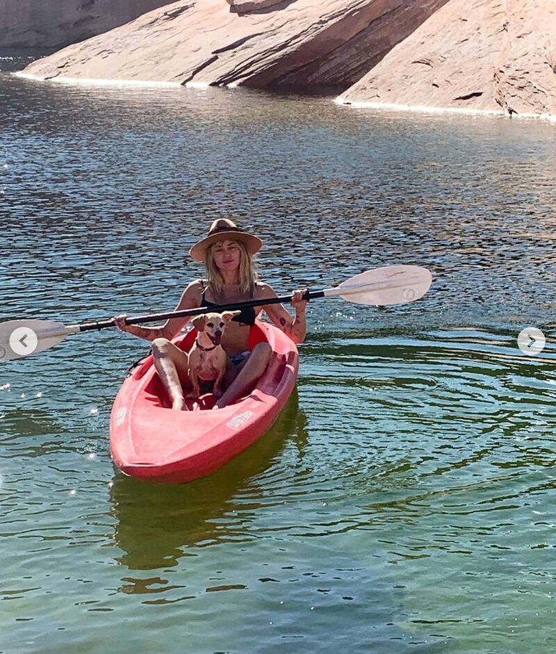 Miley Cyrus, il viaggio nel deserto: foto 8