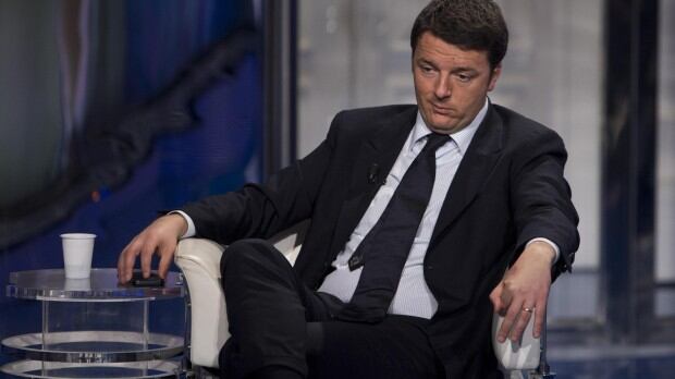 "È il momento più difficile". Renzi sempre più in affanno