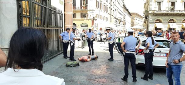 Blitz di Ultima Generazione al Battistero di Firenze: cinque attivisti denunciati 4