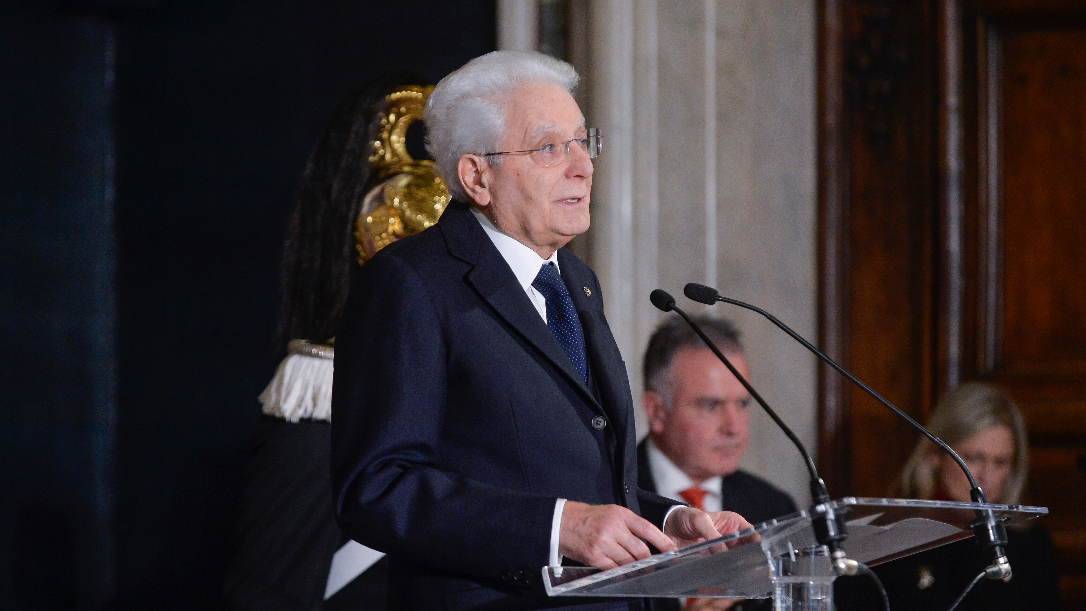 Torino, antagonisti contro i poliziotti. Scende in campo Mattarella: “Fiducia e vicinanza”