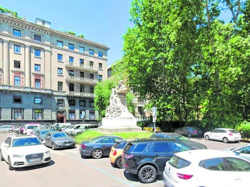 Passeggiata green in via Senato. Così spariranno 190 parcheggi