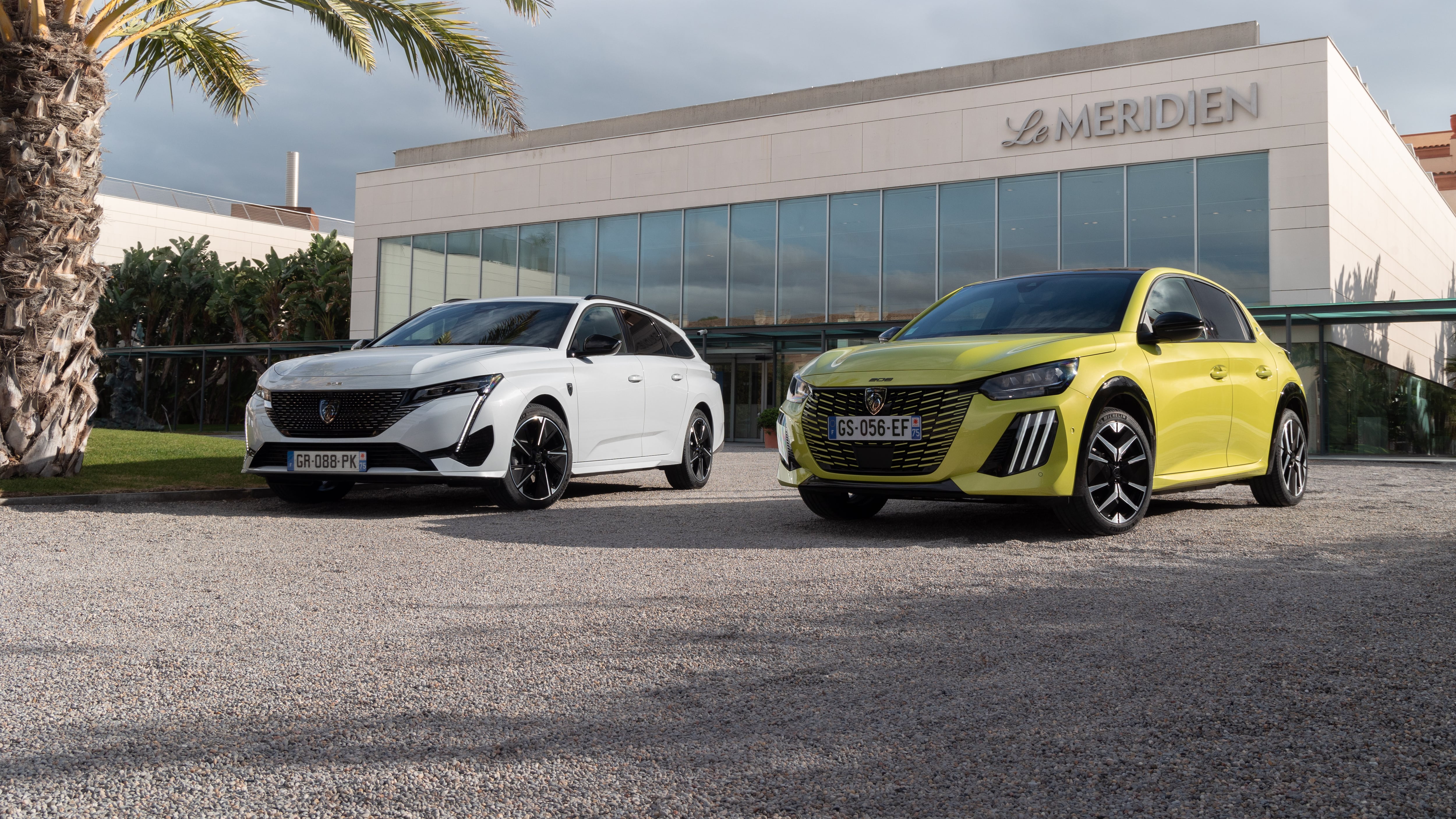 Alla scoperta delle nuove Peugeot e-308 ed e-208: primo contatto su strada