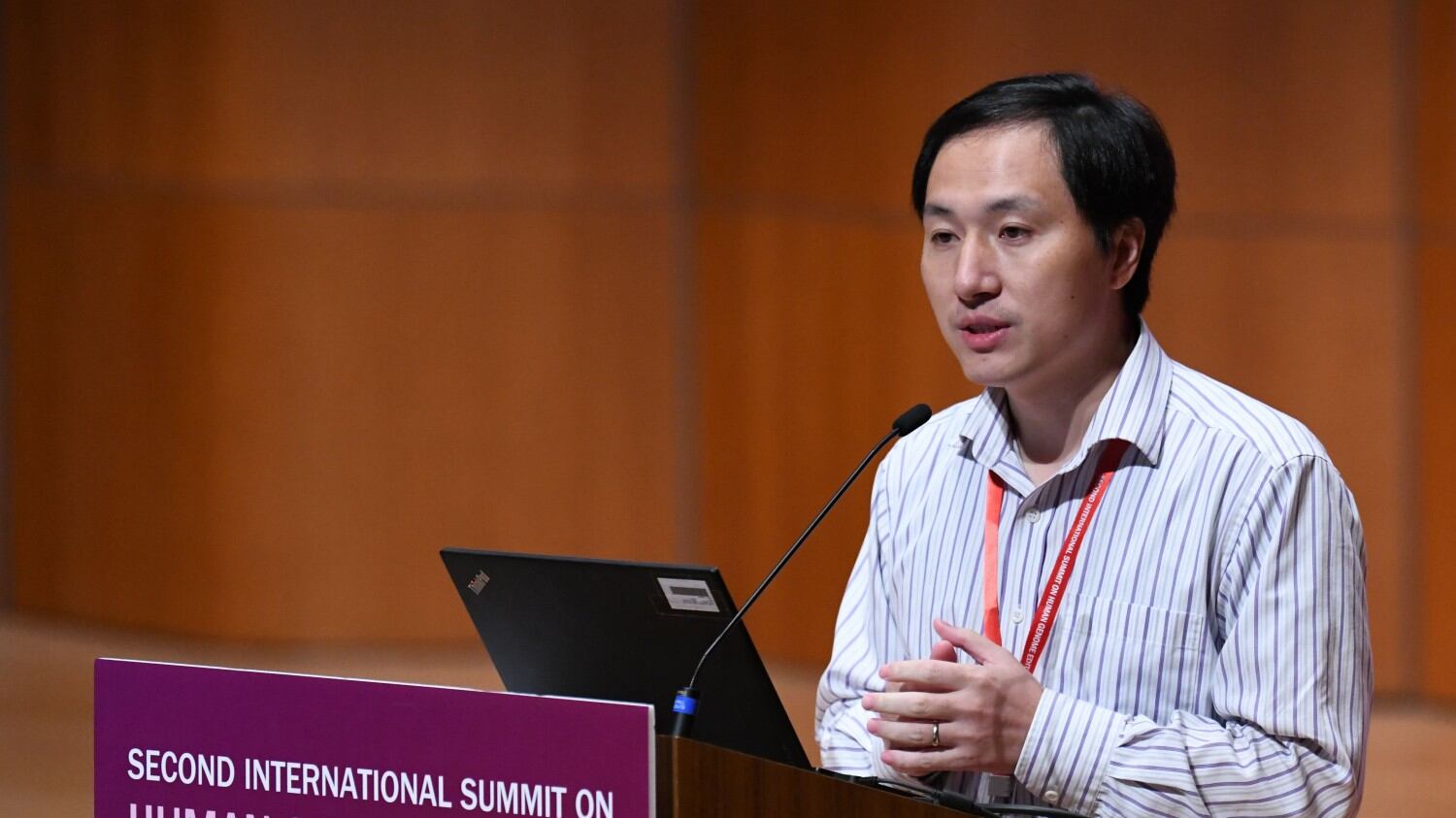 Cina, Dna modificato, lo scienziato sospende la seconda gravidanza