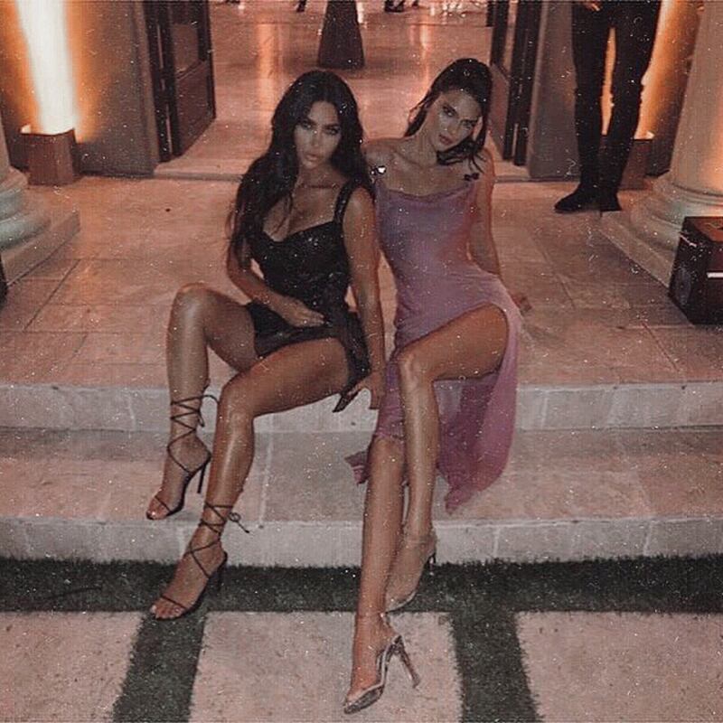 Kim Kardashian mozzafiato su Instagram: foto 7