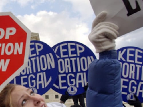 Trump, stretta sull'aborto. Sostegno a proposta di legge "pro vita"