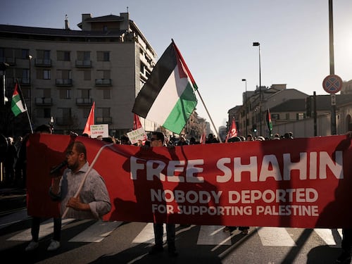 In corteo per Shahin: bare e minacce ai ministri