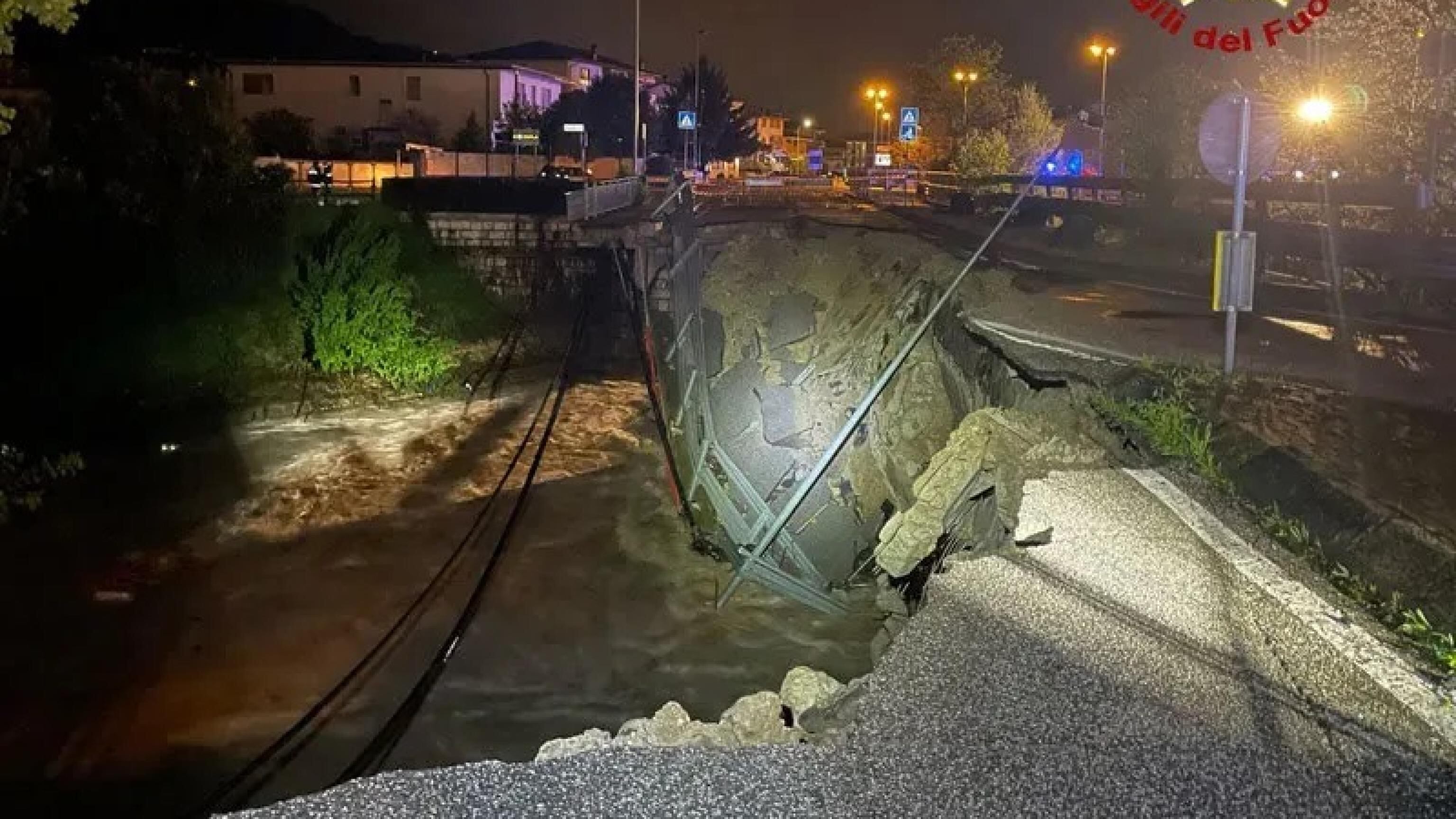 Padre e figlio inghiottiti dal torrente