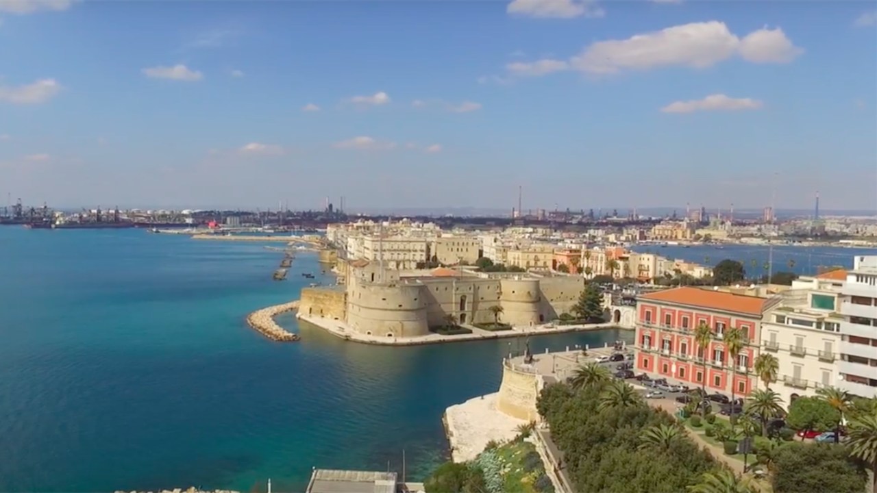 Taranto, forte odore di gas: molti cittadini avvertono malori