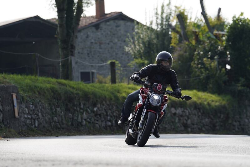 Emozioni a Schiranna con MV Augusta, guarda le foto del test drive 17