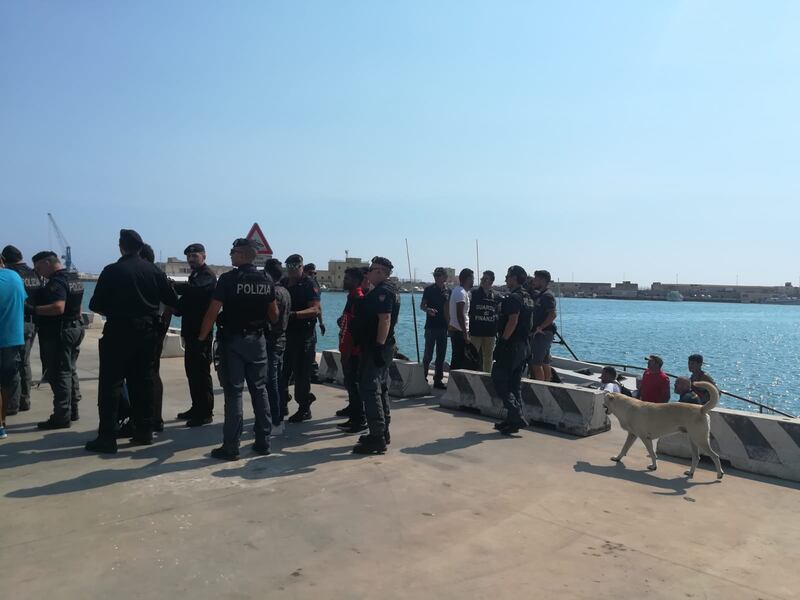 Sbarco a Porto Empedocle 2