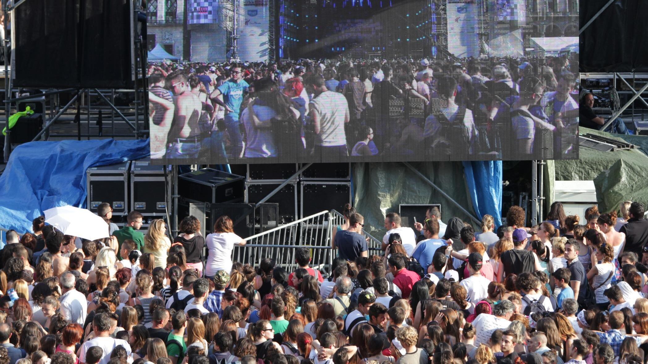 Festa tra pop e rap Luca e Paolo: «Matteo Renzi? È come Goldrake»