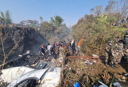 Disastro aereo in Nepal: decine di vittime 2