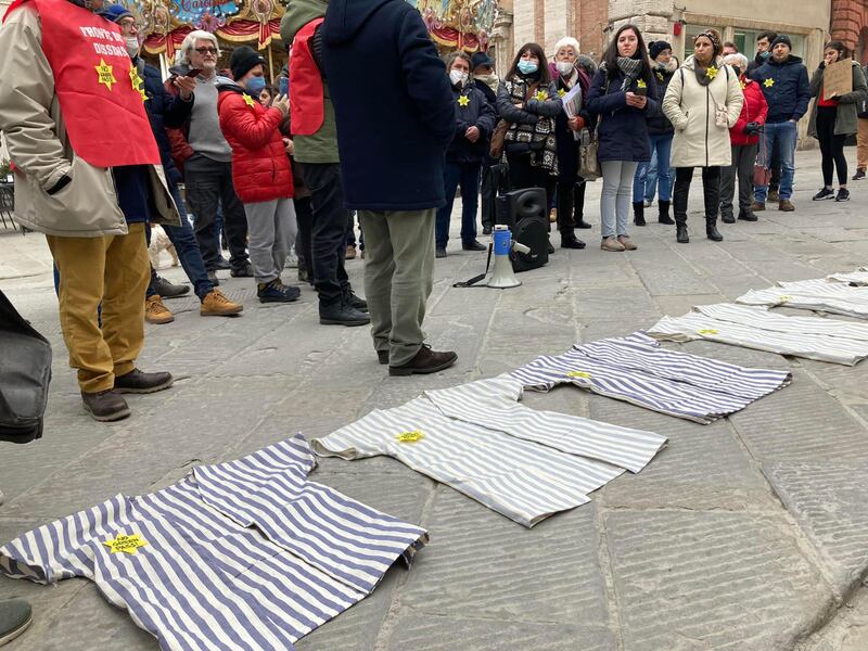 Manifestazioni no vax nel Giorno della memoria 3