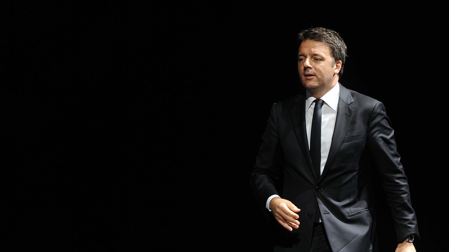 Renzi ormai alle corde apre a Fi sull'Italicum