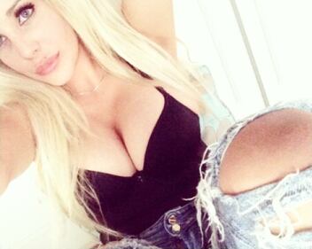 Charlotte Caniggia, lato B da urlo nella spa 6