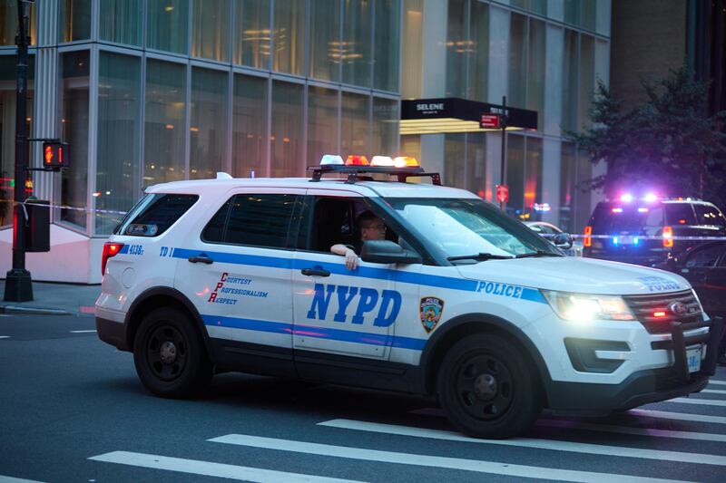 New York, l'intervento di poliziotti e medici dopo l'assalto nel grattacielo 6
