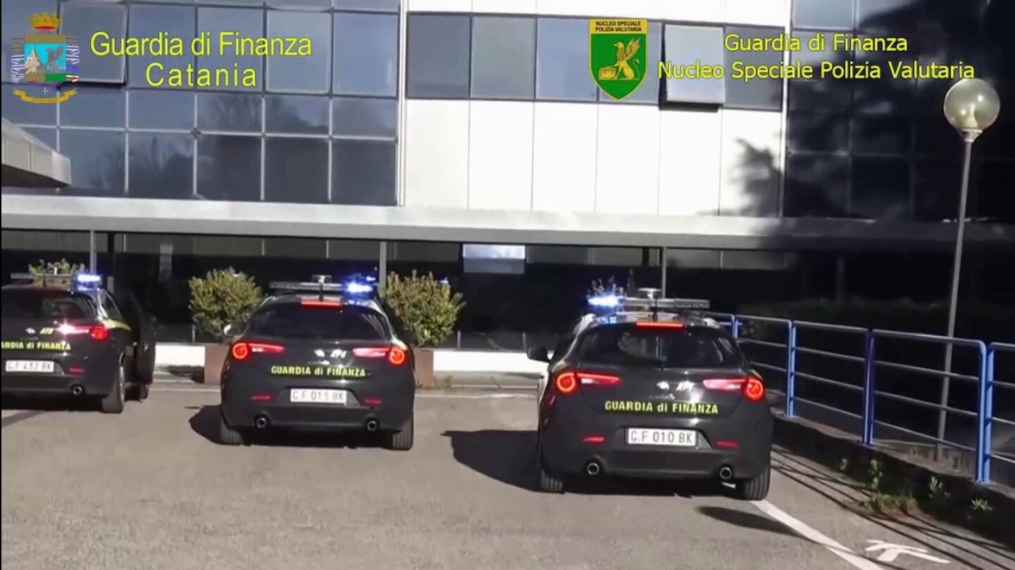 Bancarotta fraudolenta in Banca Base, due arresti e diciotto indagati