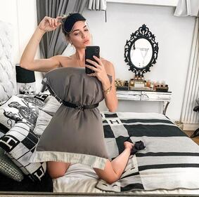 Quarantine Pillow Challenge: le influencer nude vestite solo di un cuscino 6