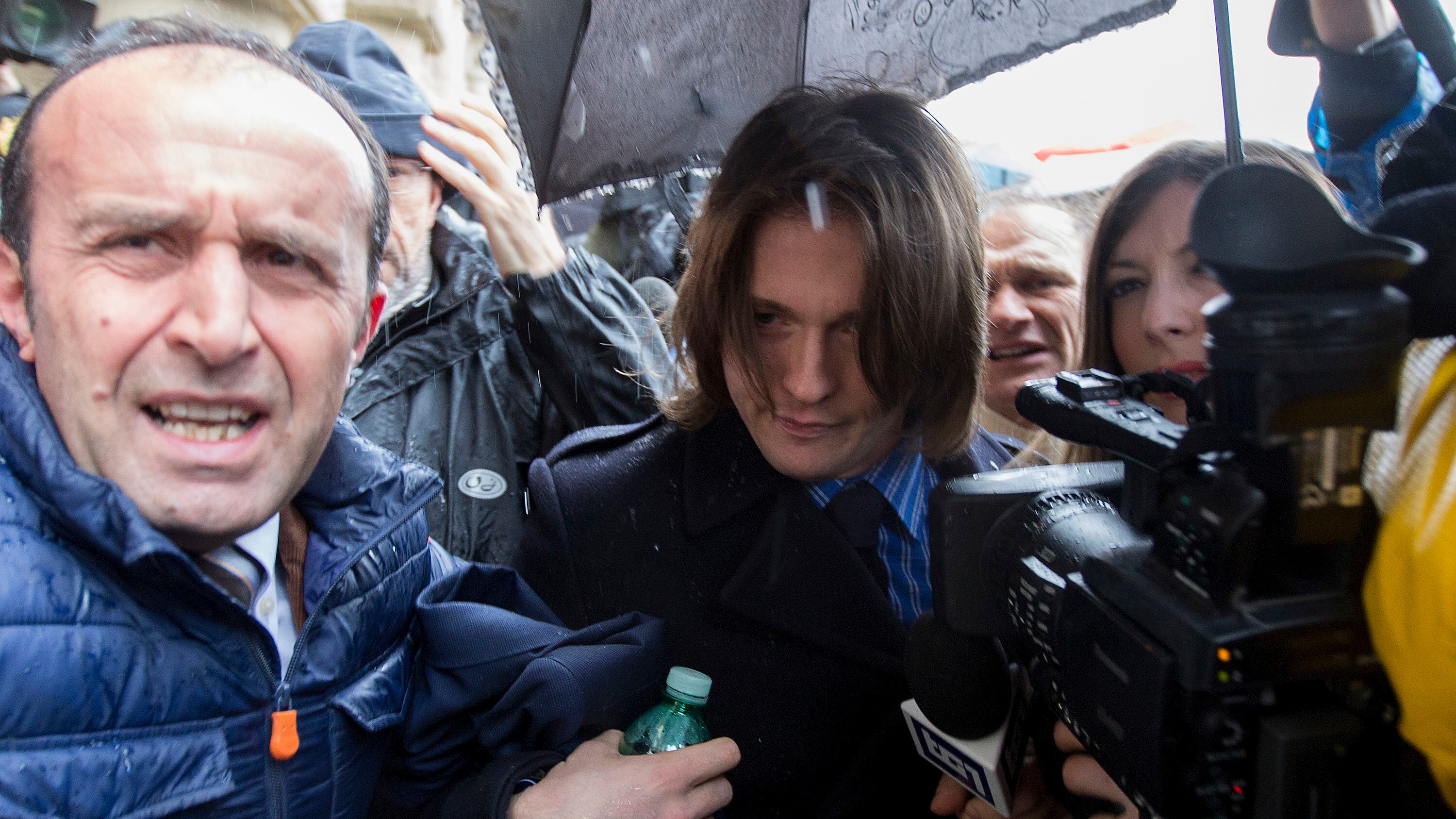 Caso Meredith in Cassazione, Sollecito in aula con la famiglia ma Amanda resterà in America