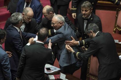 Ius soli, la Lega occupa i banchi del governo: è bagarre 5