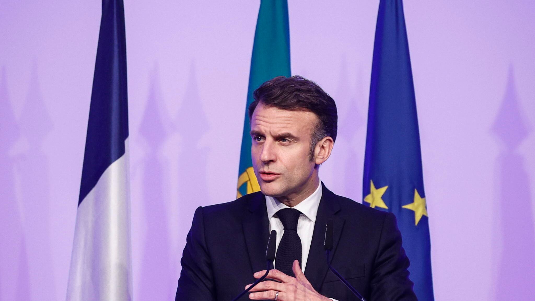 Macron guerrafondaio senza i nostri soldati