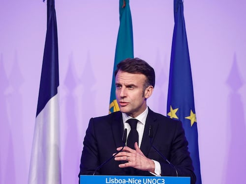 Macron guerrafondaio senza i nostri soldati