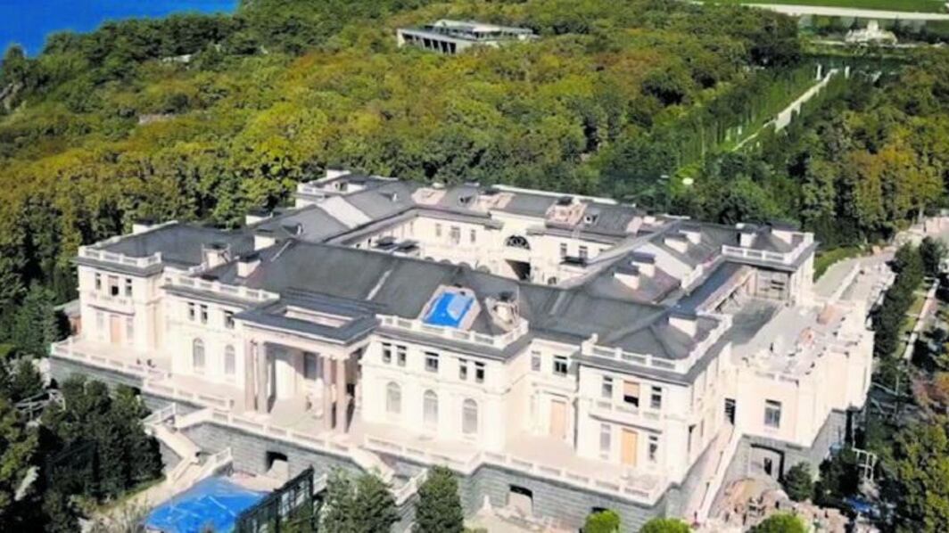 Lo Zar fa demolire la sua villa a Sochi