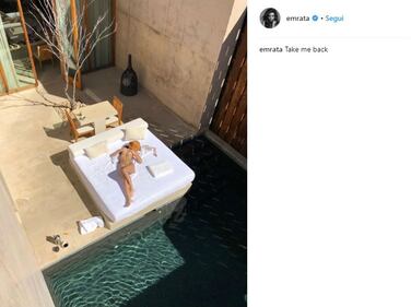 Emily Ratajkowski topless per il marito 7