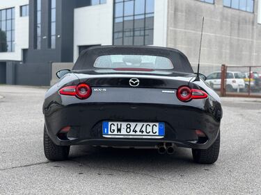 Mazda MX-5 1.5: guarda la gallery del restyling 2025 9