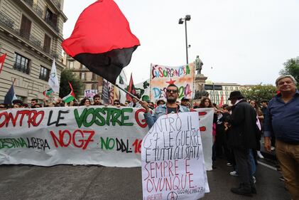 Manifestazione contro il G7 a Napoli 2